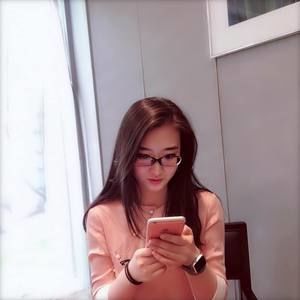 Meet your Posher, Elle